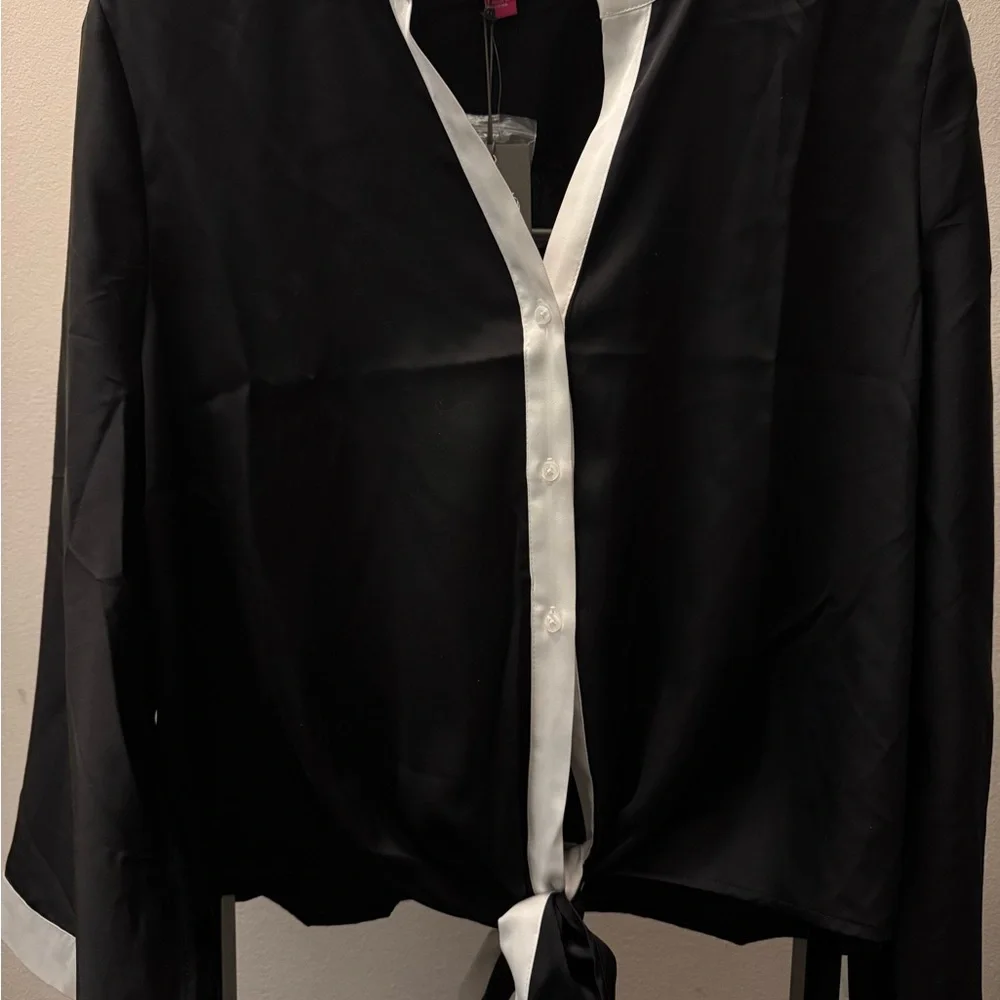 NWT Vince Camuto Woven Contrast Trim Black Flare Sleeve Tie Front Blouse Size Xl - Picture 2 of 6